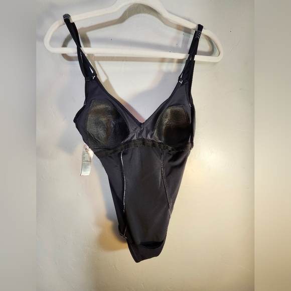 Sun Flair Black One-Piece Swimsuit with White Trim B- Cup Sz 6 - Picture 6 of 7